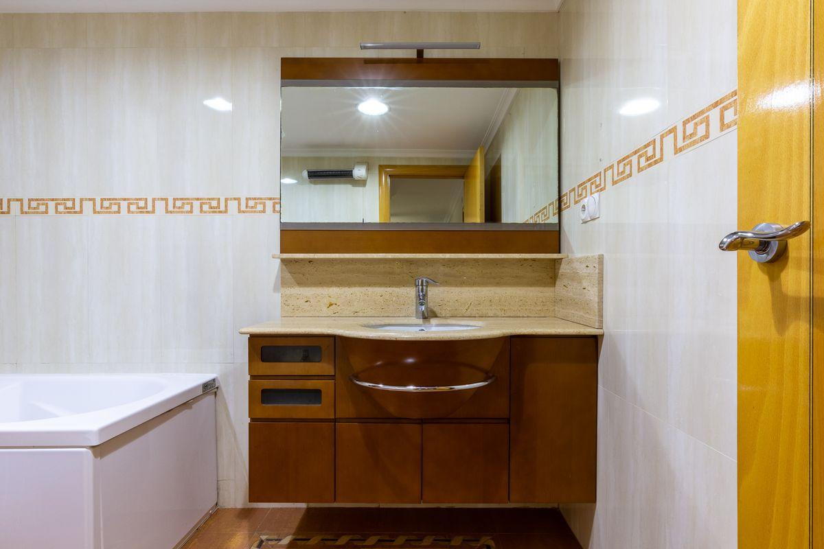 Piso en Venta en Av. Miguel Hernández - 27