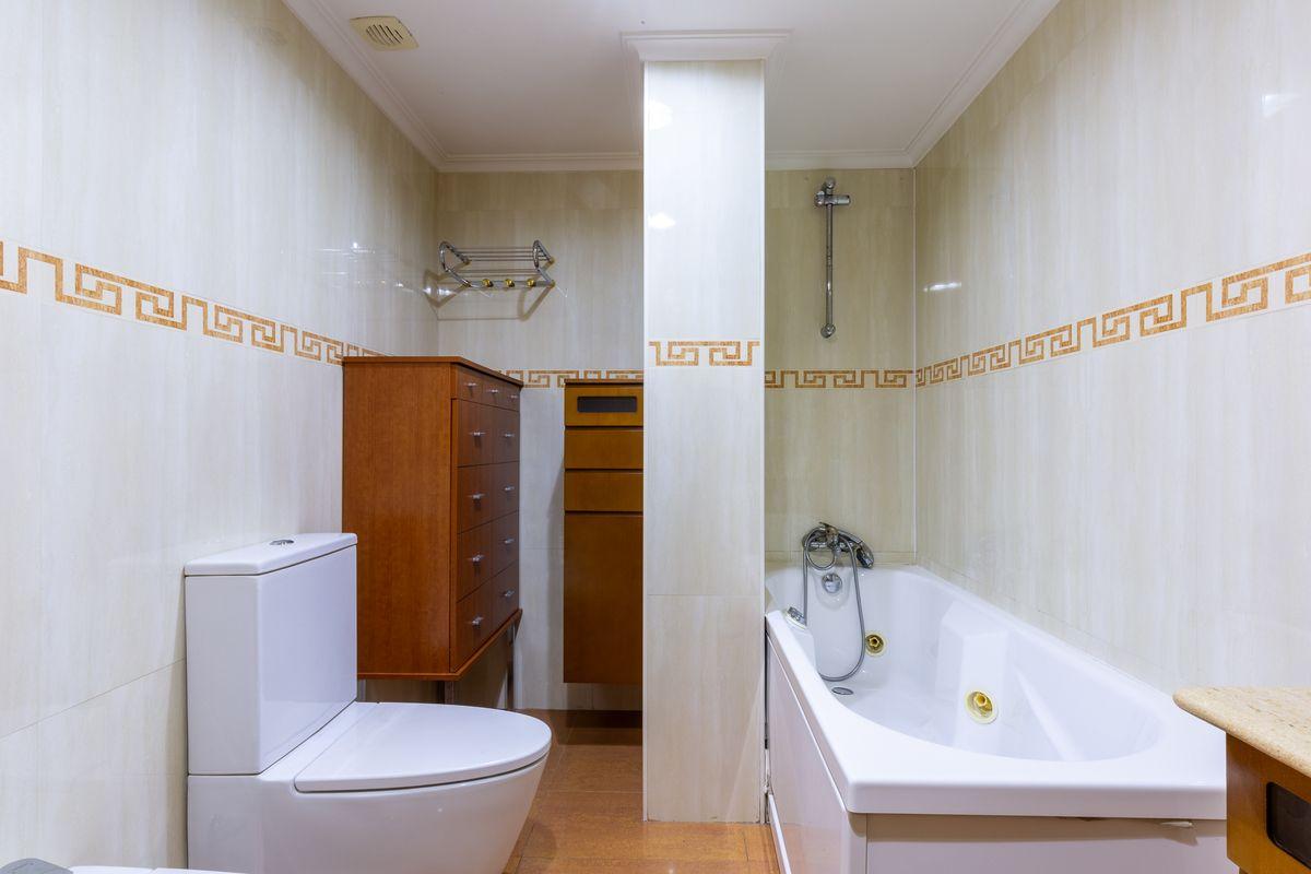 Piso en Venta en Av. Miguel Hernández - 28
