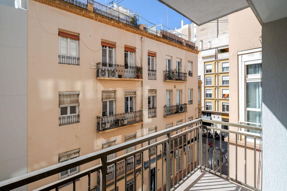 Piso en Venta en Carrer Berenguer de Marquina - 22