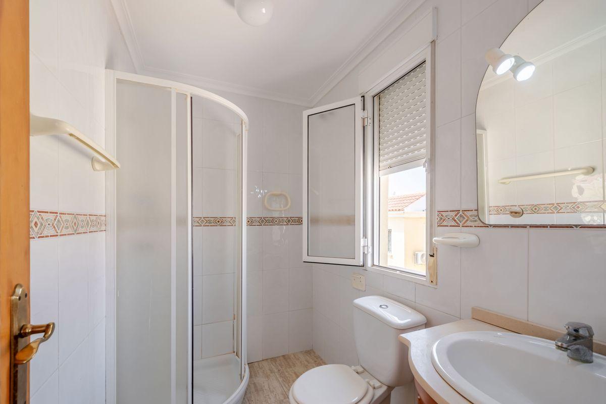 Piso en Venta en Calle Licenciado Vidriera - 23