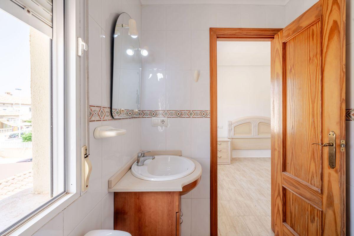 Piso en Venta en Calle Licenciado Vidriera - 24