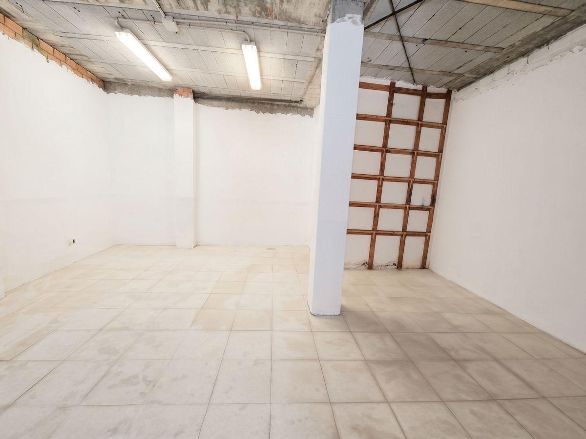 Local en Venta en Calle Río Vélez - 9