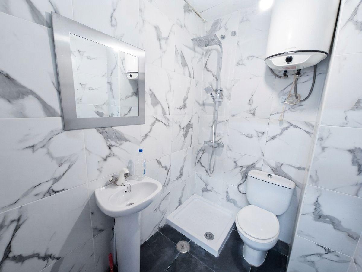 Local en Venta en Calle Río Vélez - 11