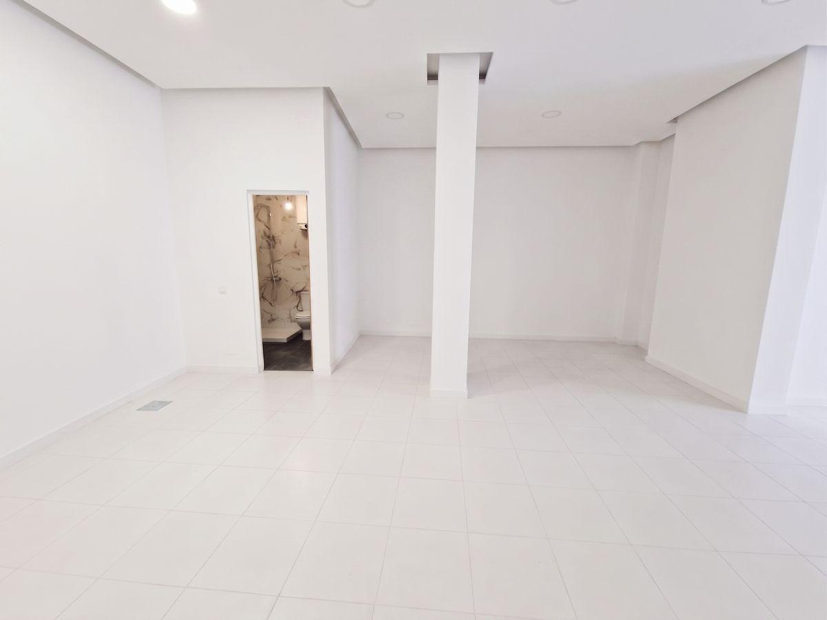 Local en Venta en Calle Río Vélez - 3