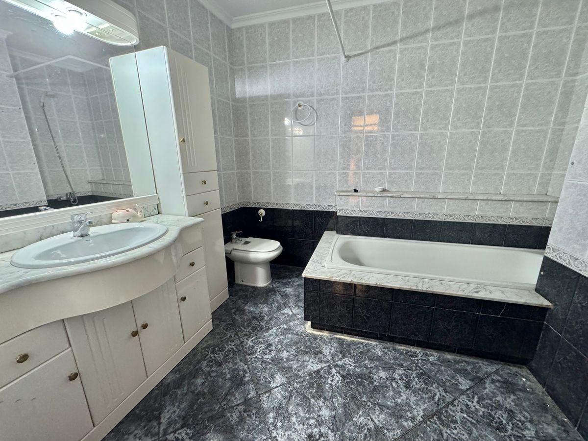 Townhouse en Venta - Calle Santa Bárbara - 17