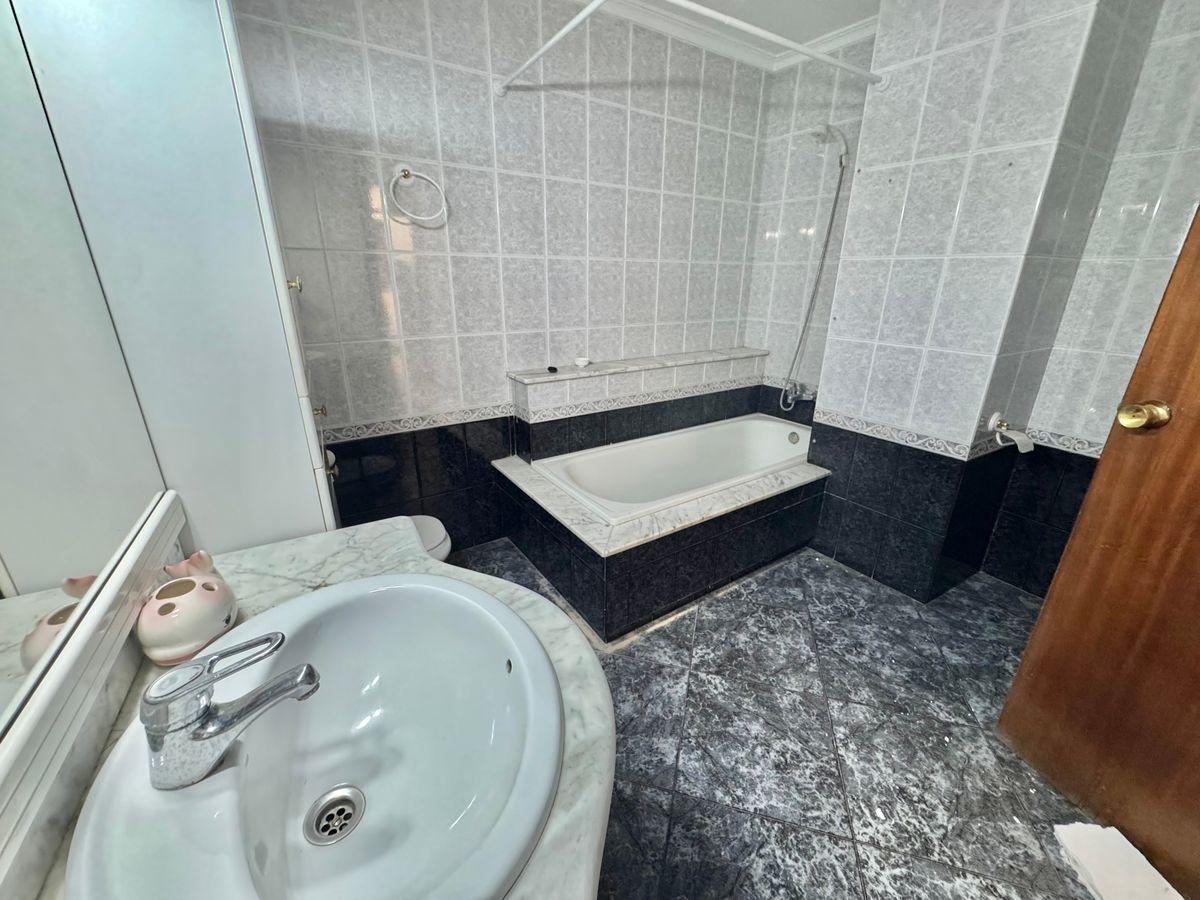 Townhouse en Venta - Calle Santa Bárbara - 16