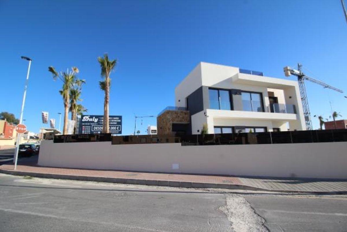 Villa en Venta en Calle Gabriela Mistral - 24