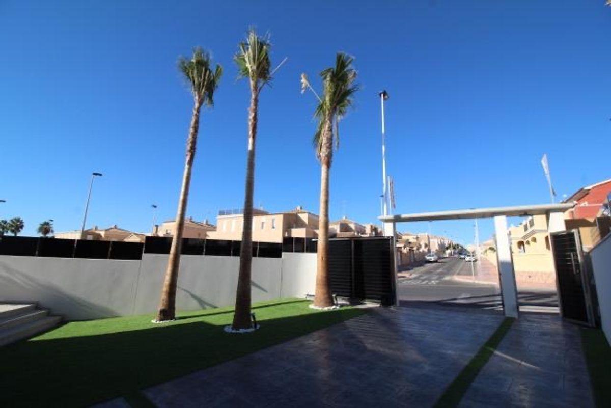 Villa en Venta en Calle Gabriela Mistral - 26