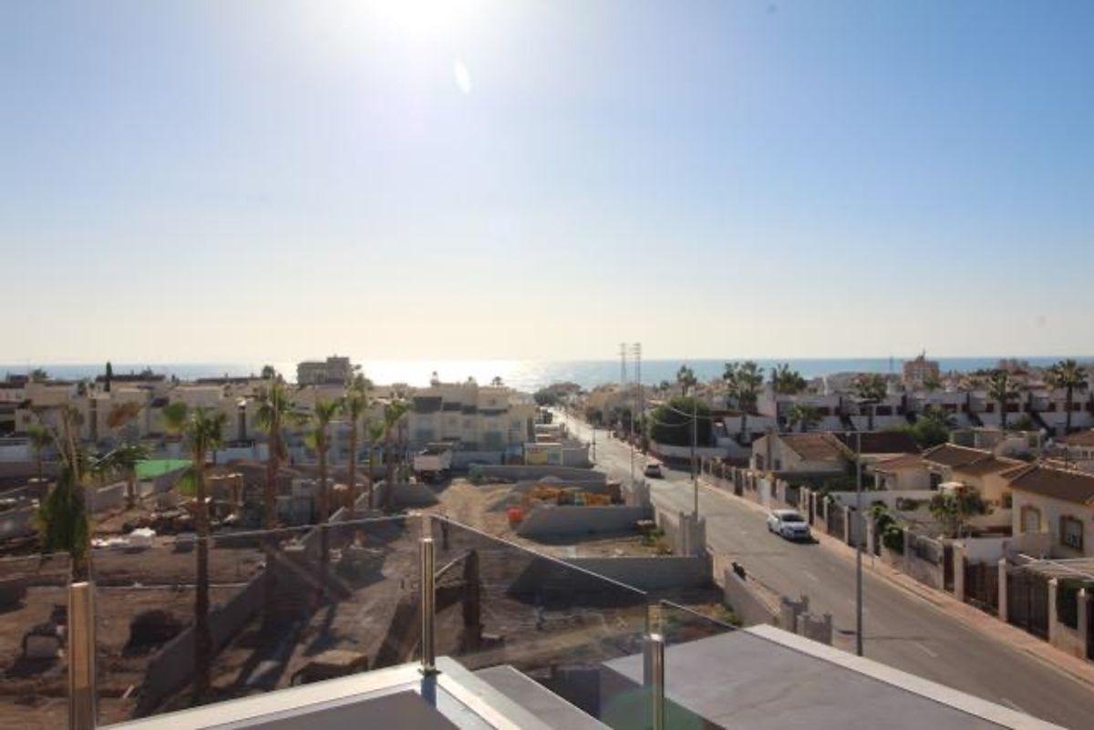 Villa en Venta en Calle Gabriela Mistral - 29