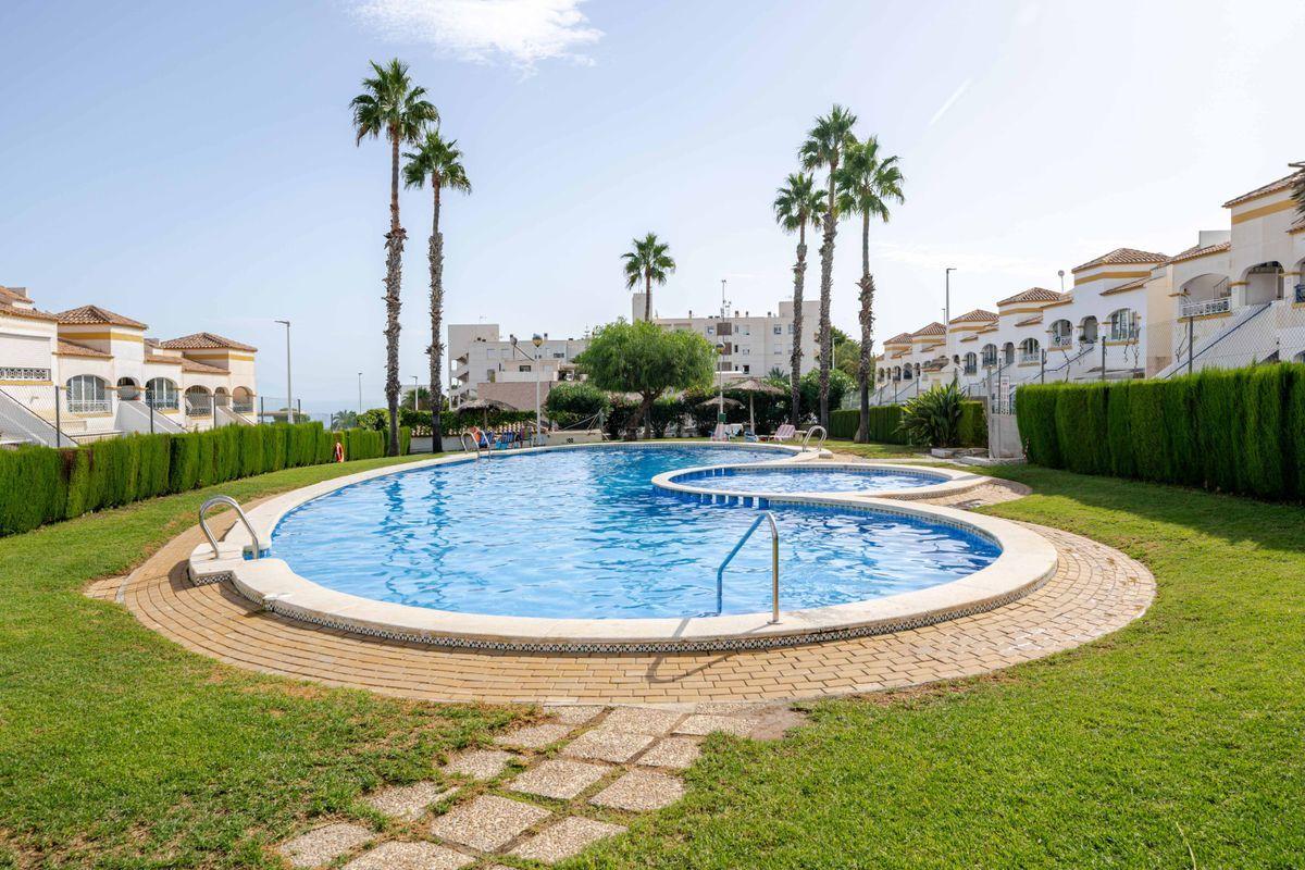 Casa Adosada en Venta en Avinguda D'Escandinàvia - 30