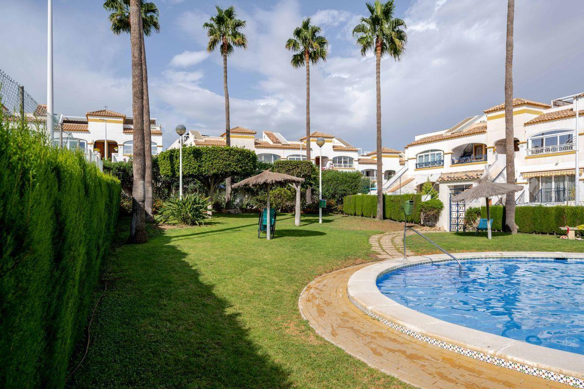 Casa Adosada en Venta en Avinguda D'Escandinàvia - 33