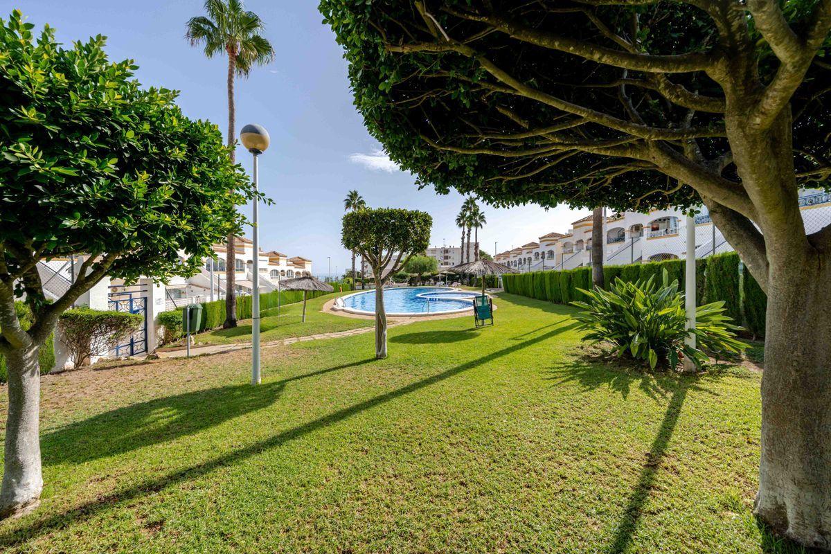 Casa Adosada en Venta en Avinguda D'Escandinàvia - 35