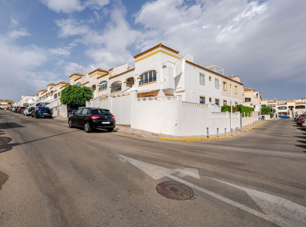 Casa Adosada en Venta en Avinguda D'Escandinàvia - 36