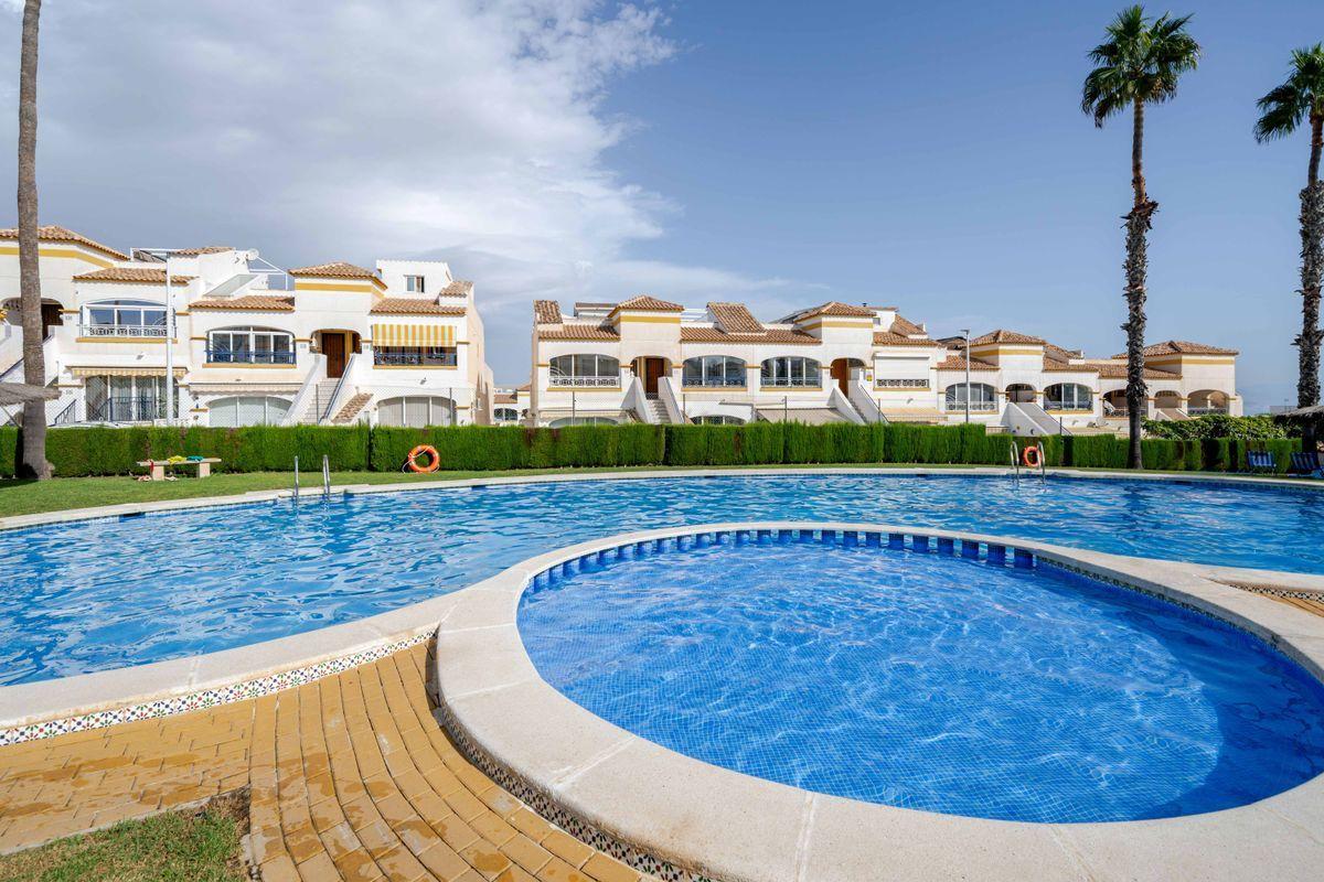 Casa Adosada en Venta en Avinguda D'Escandinàvia - 31