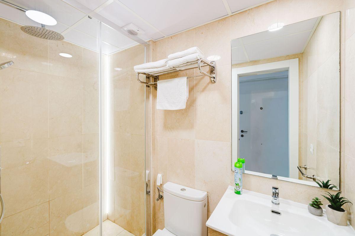 Piso en Venta en Calle Salinas - 16