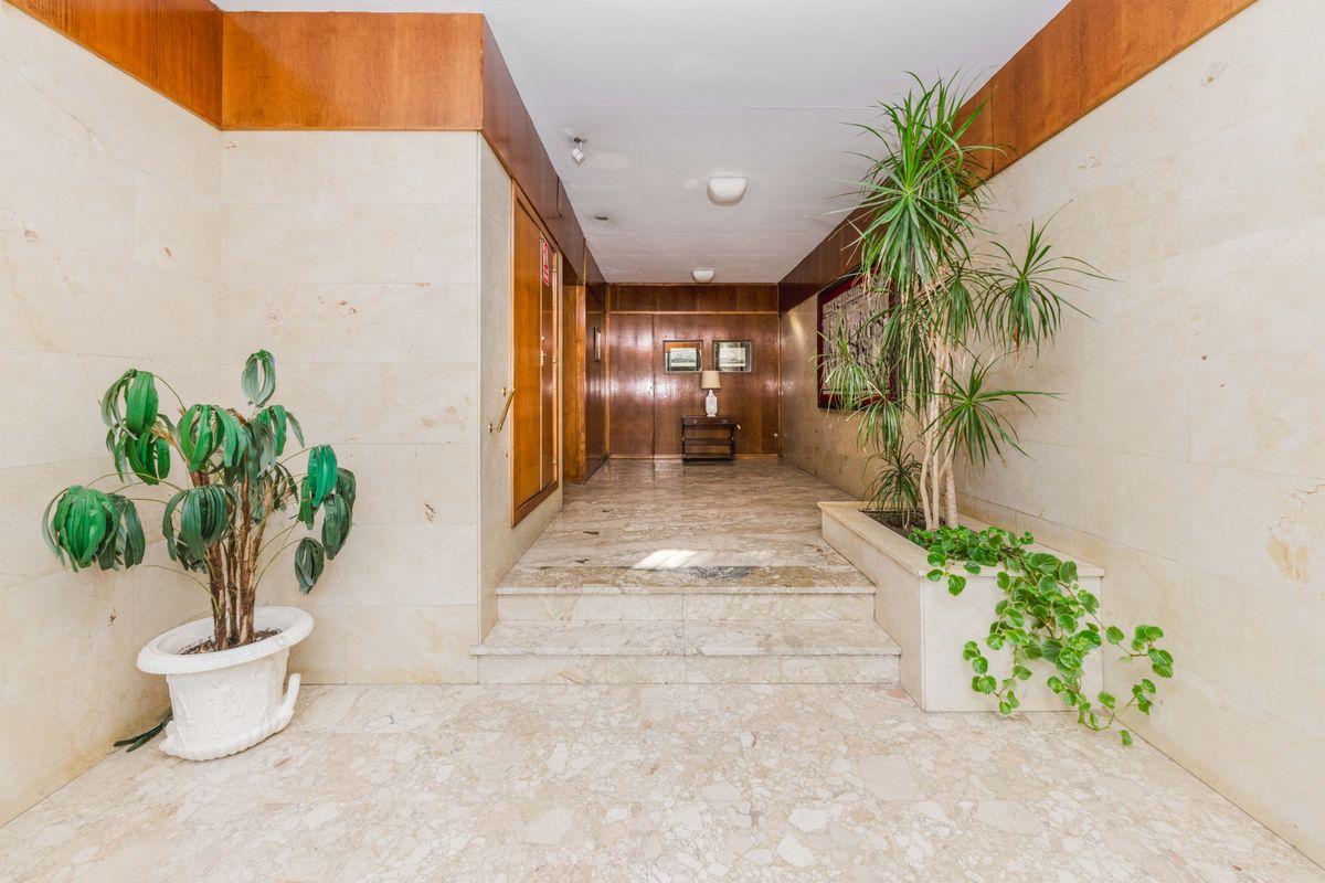 Piso en Venta en Calle Levíes - 34