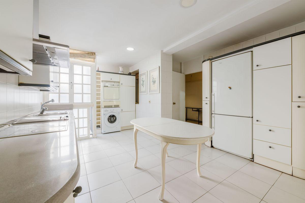 Piso en Venta en Calle Levíes - 10