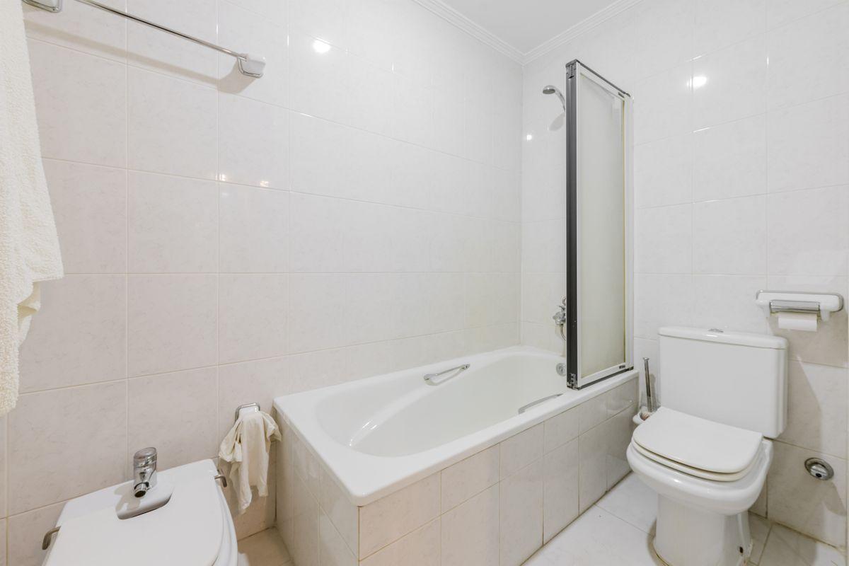 Piso en Venta en Calle Levíes - 15