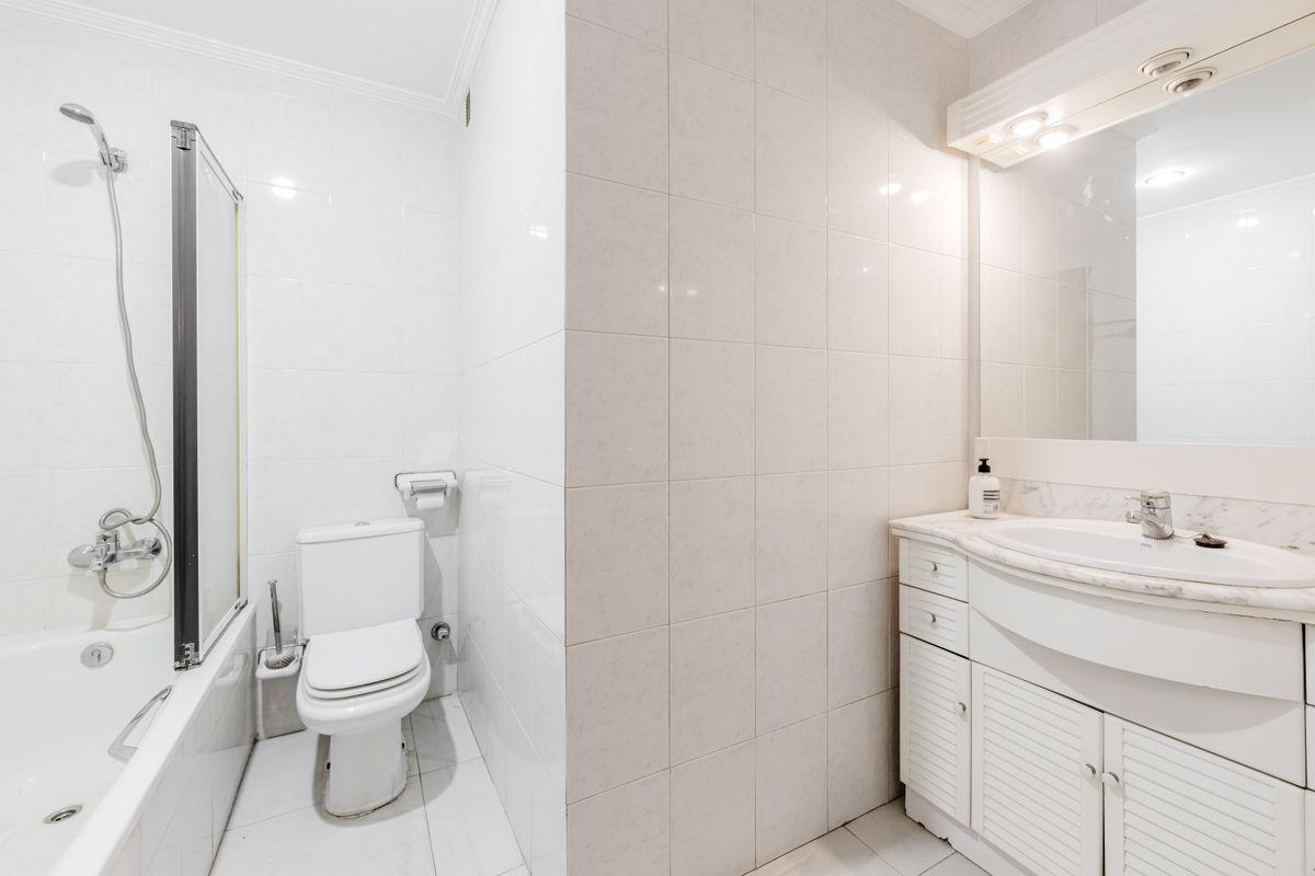 Piso en Venta en Calle Levíes - 14