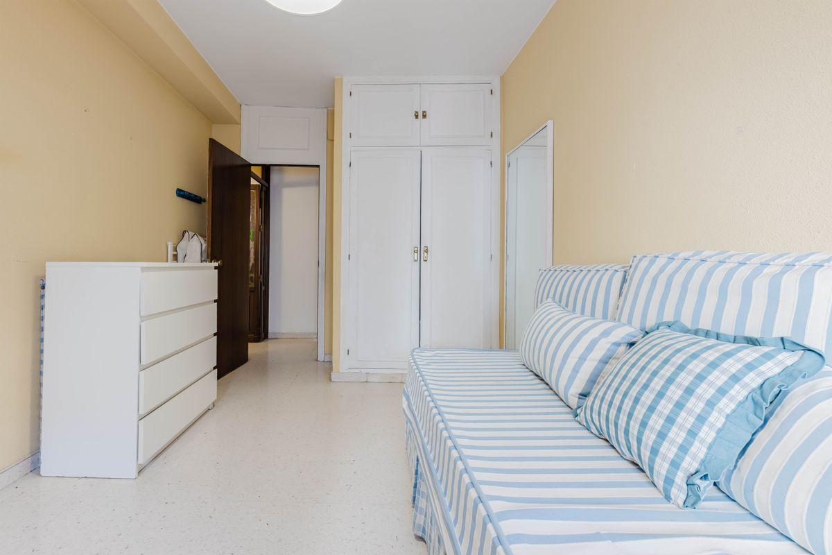 Piso en Venta en Calle Levíes - 22