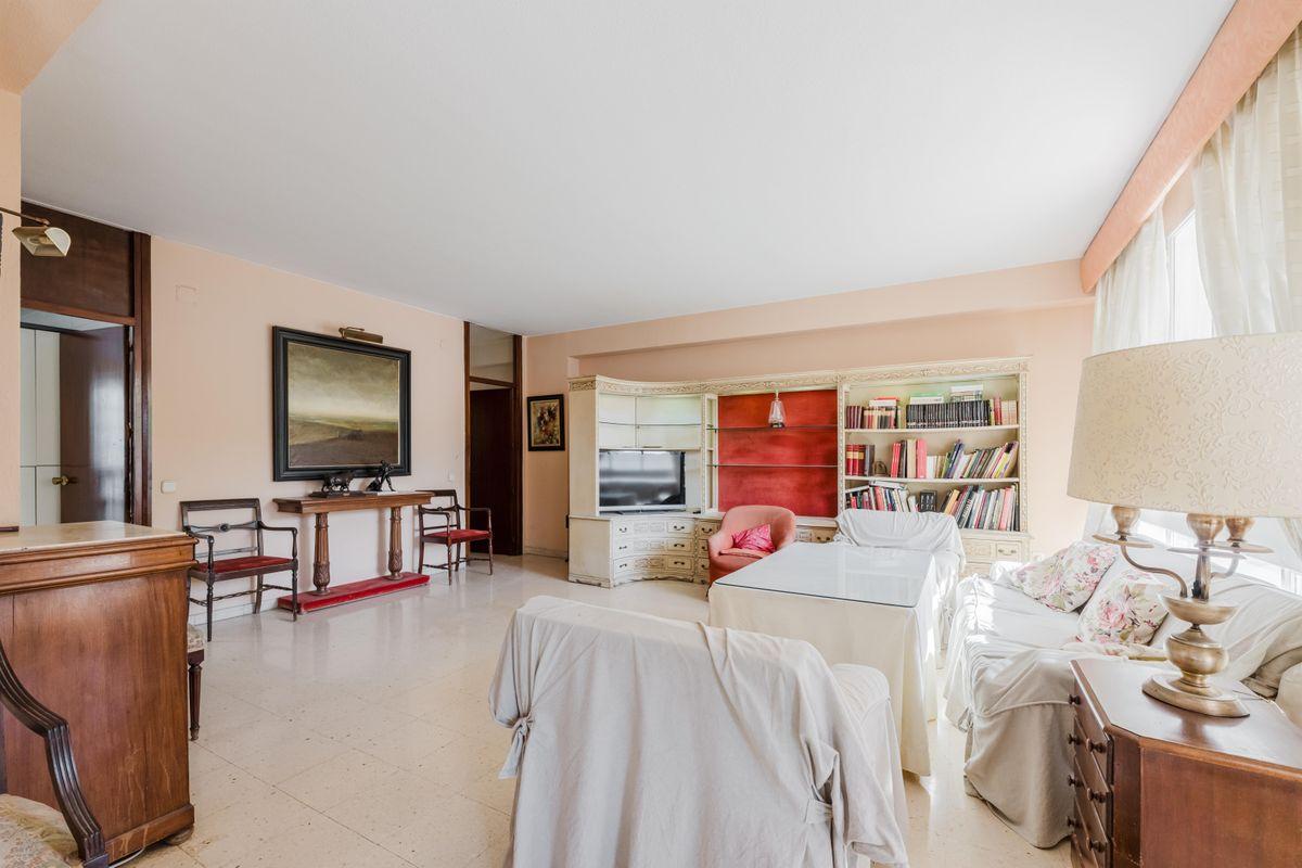 Piso en Venta en Calle Levíes - 1