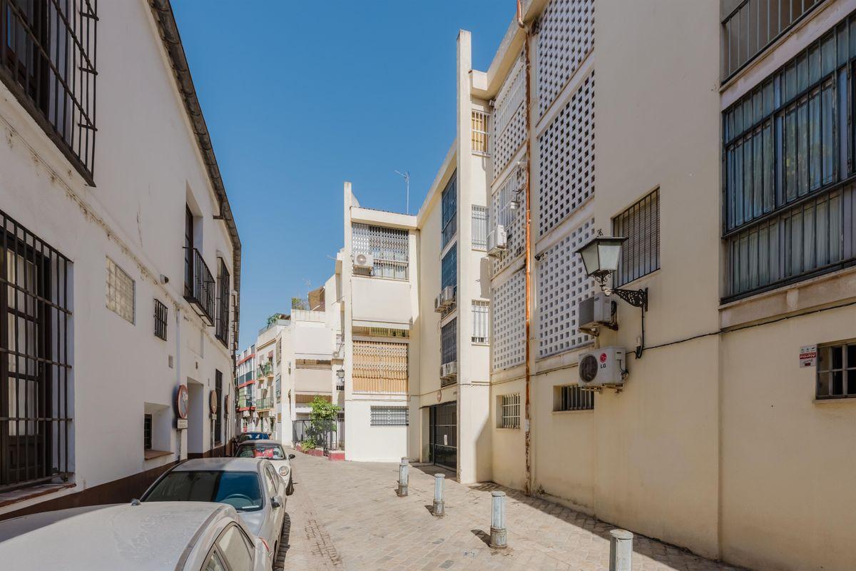 Piso en Venta en Calle Levíes - 37
