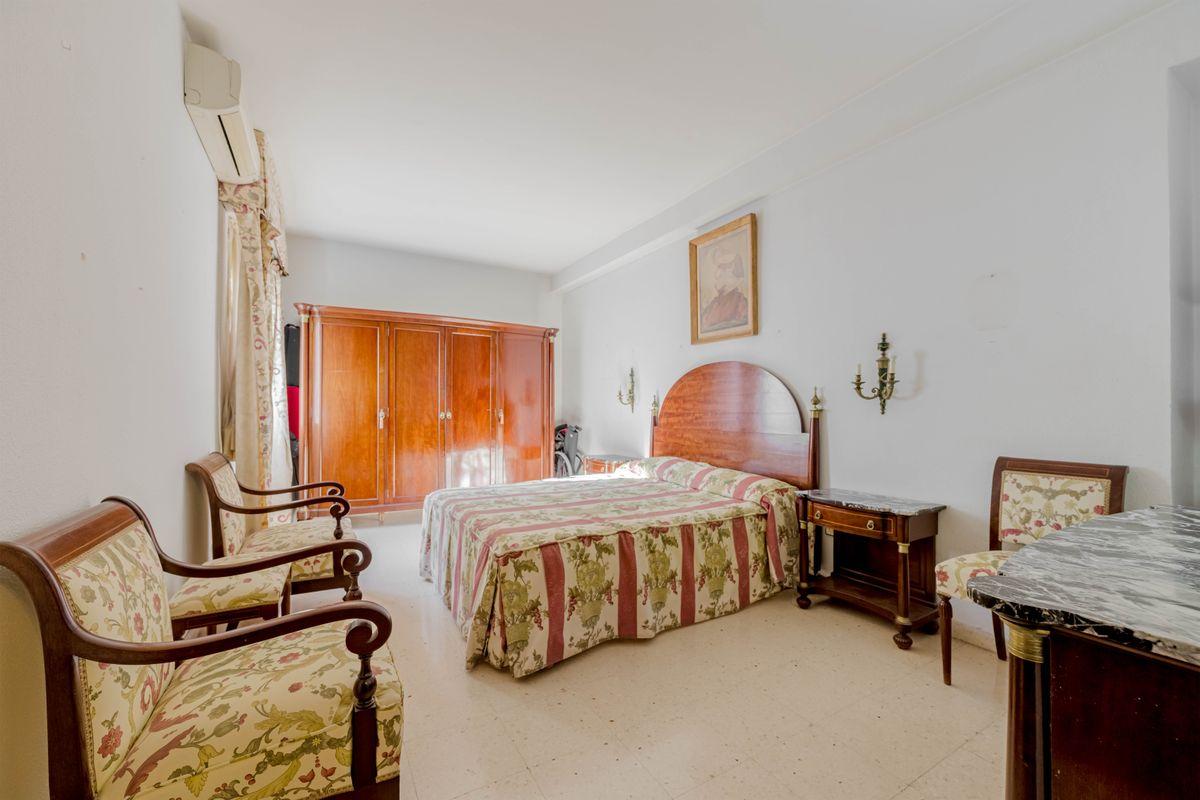 Piso en Venta en Calle Levíes - 27