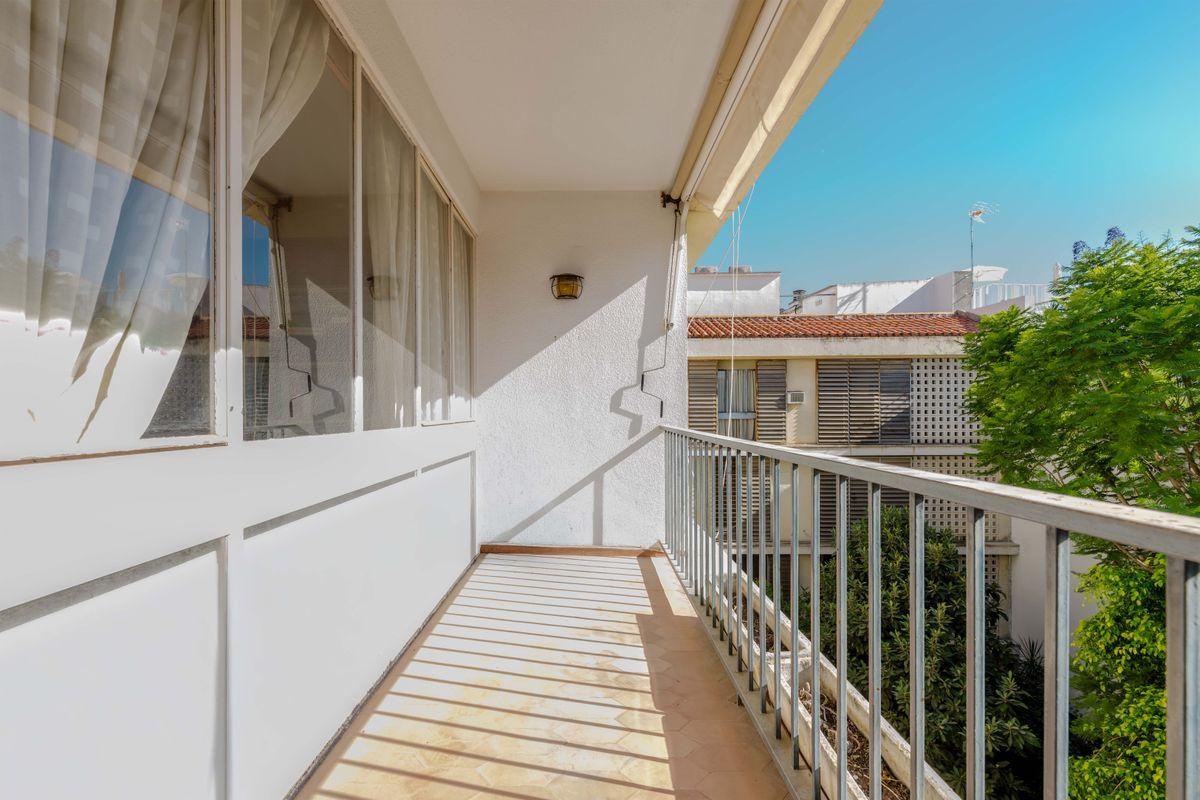 Piso en Venta en Calle Levíes - 5