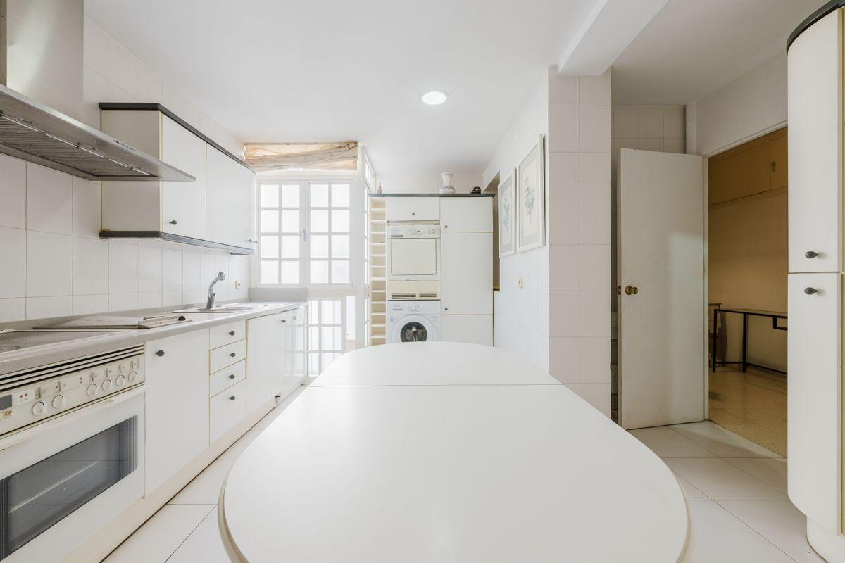 Piso en Venta en Calle Levíes - 9
