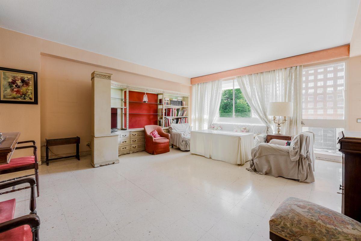 Piso en Venta en Calle Levíes - 2