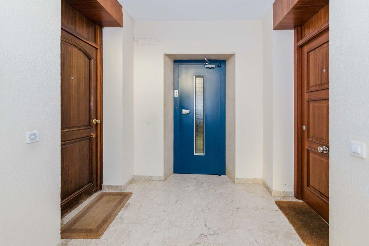 Piso en Venta en Calle Levíes - 31