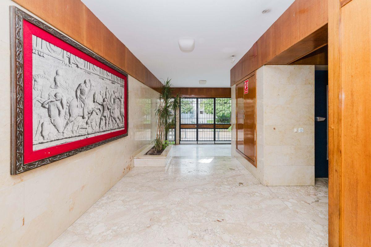 Piso en Venta en Calle Levíes - 33
