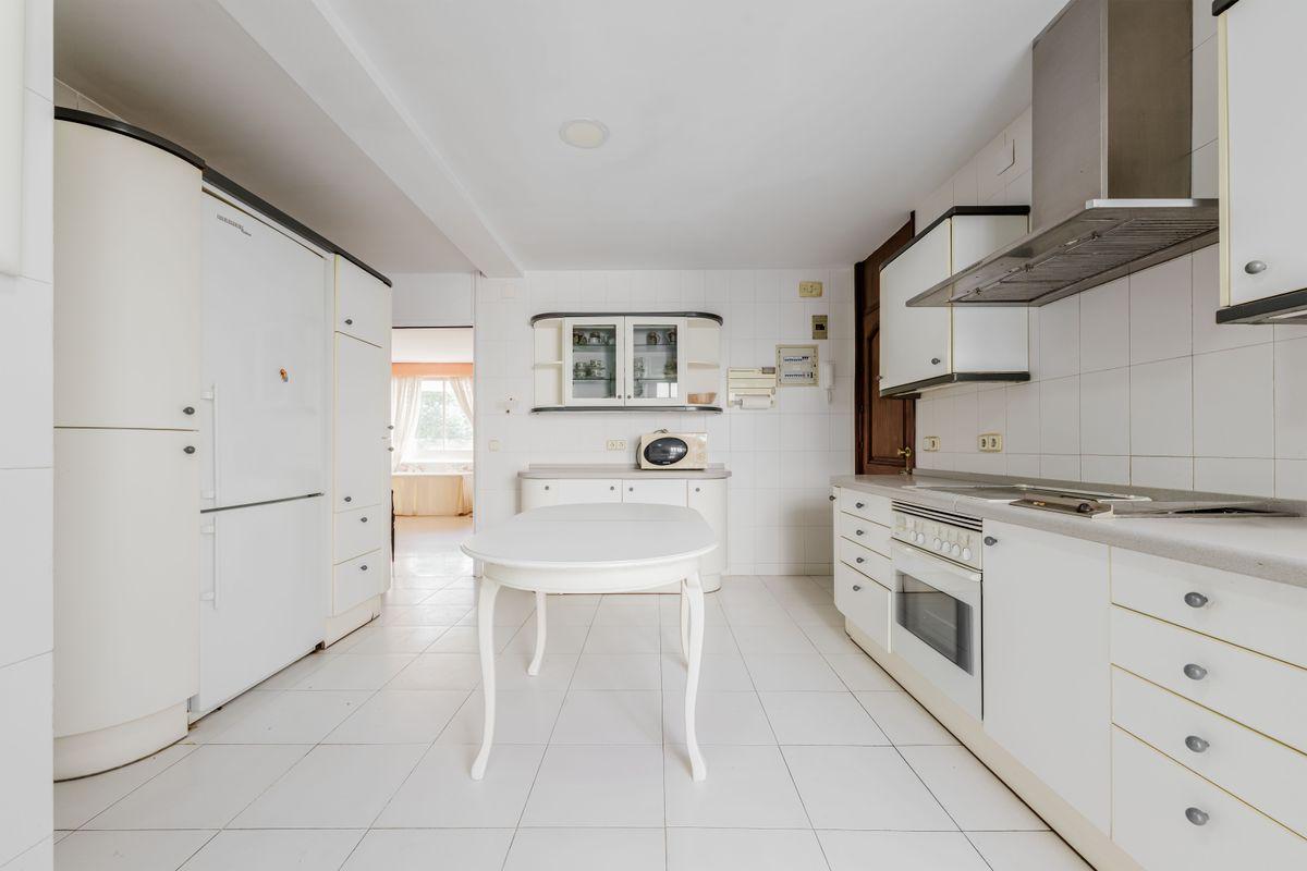 Piso en Venta en Calle Levíes - 11