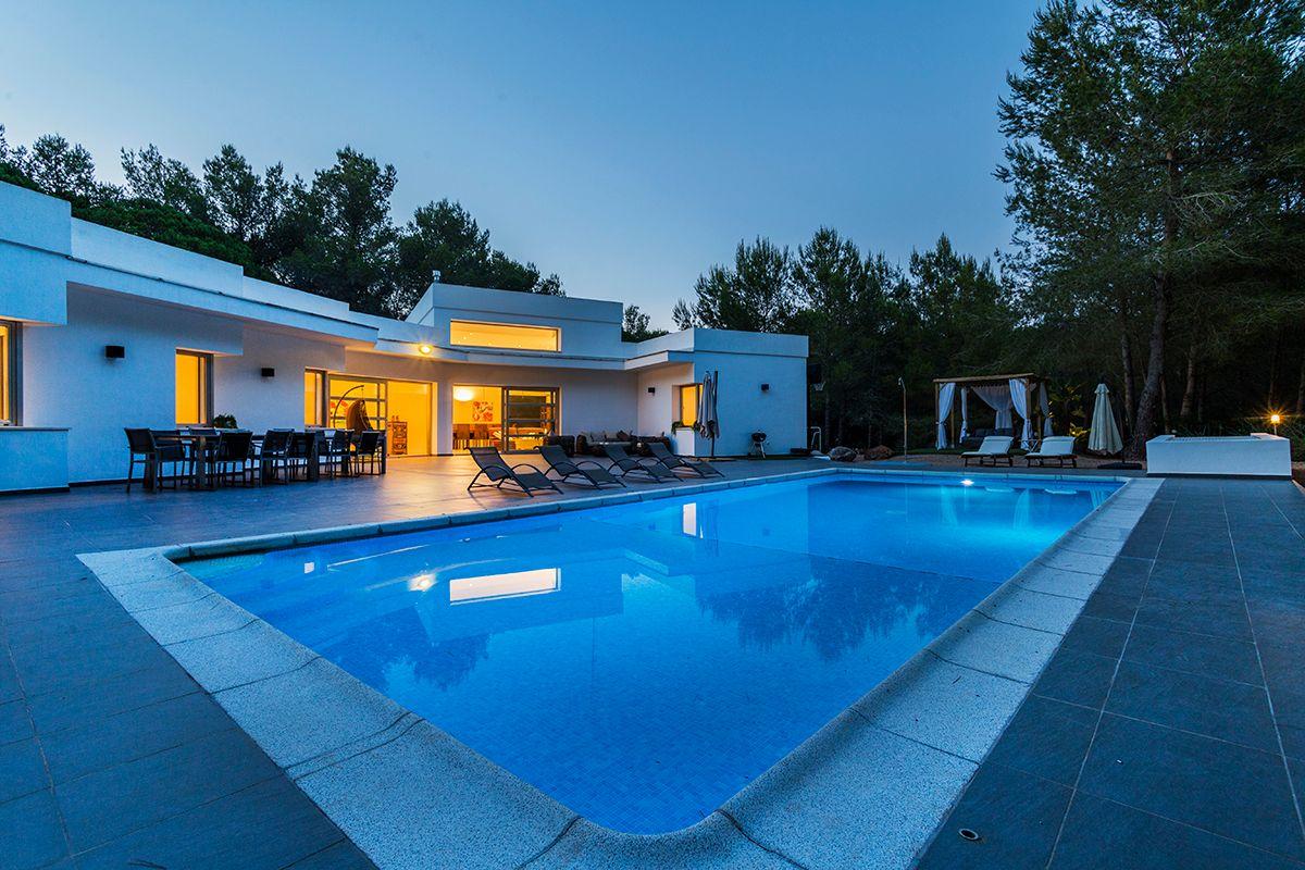 Villa en Alquiler en Poligono 25 - 50