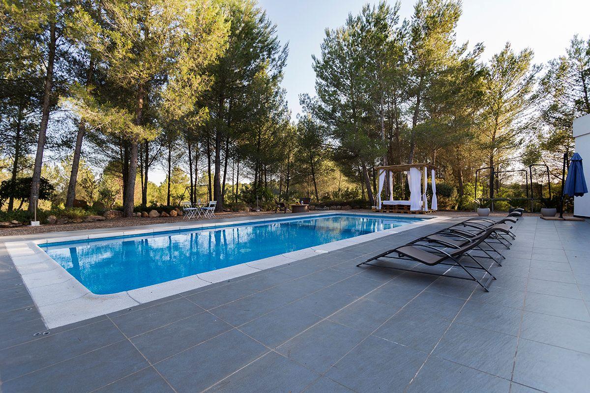 Villa en Alquiler en Poligono 25 - 44