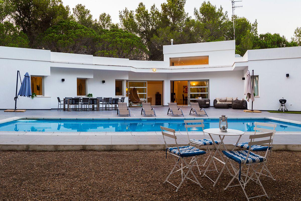 Villa en Alquiler en Poligono 25 - 45