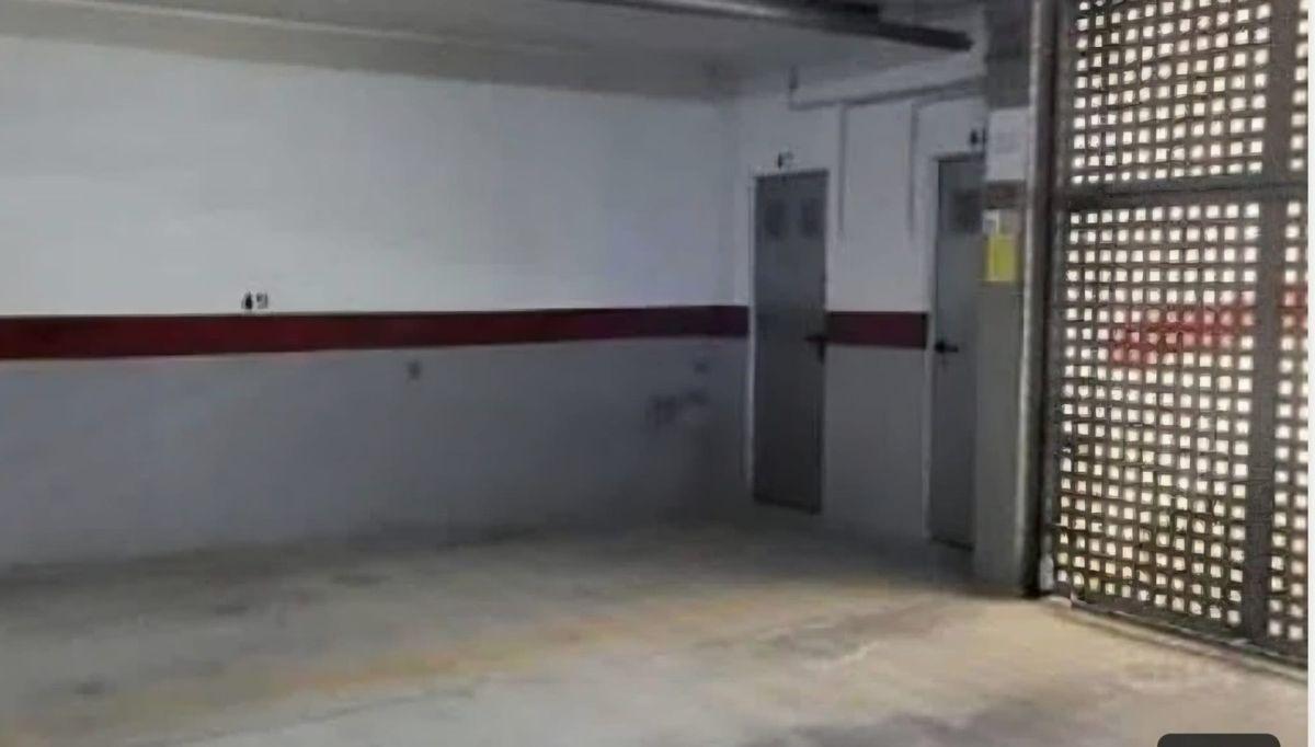 Garage en Venta en Calle Santa Ángela - 2