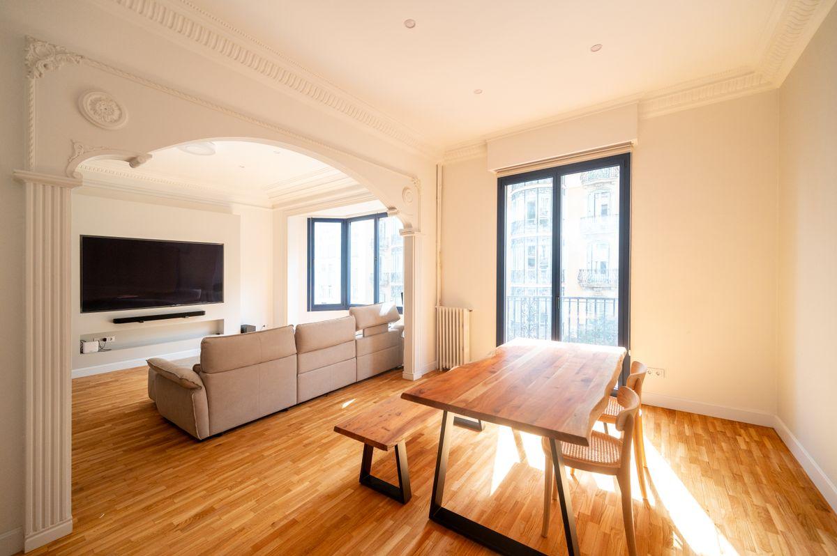 Piso en Alquiler - Carrer de Muntaner - 5