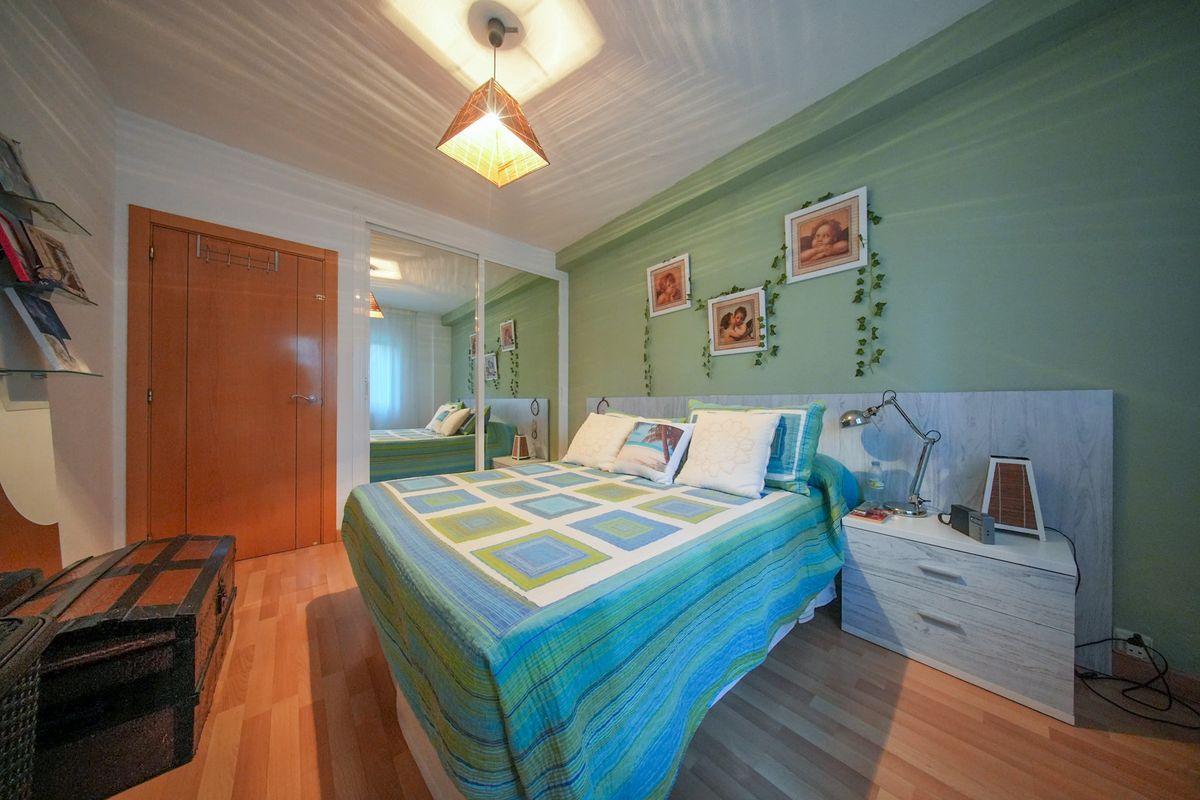 Piso en Venta en Calle Nazaret - 25