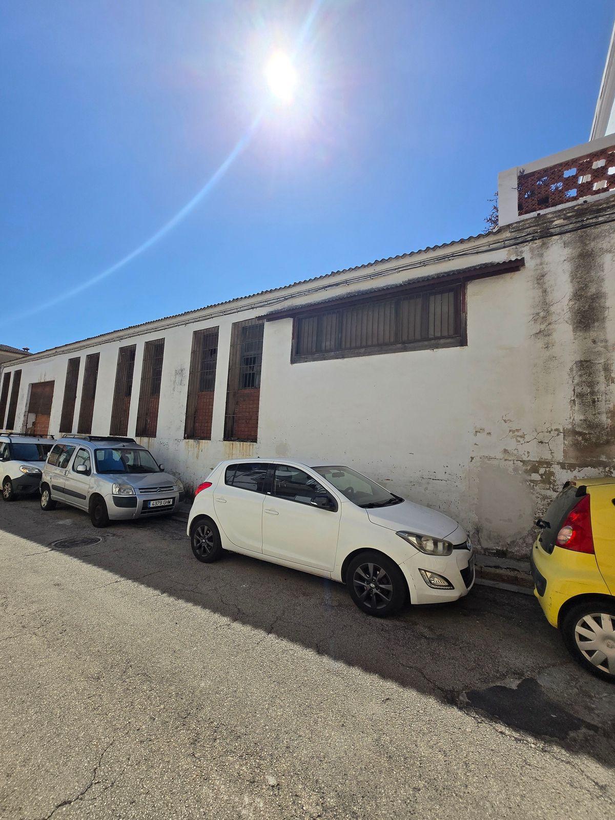 Edificio Comercial en Venta en Carrer Constitució - 5
