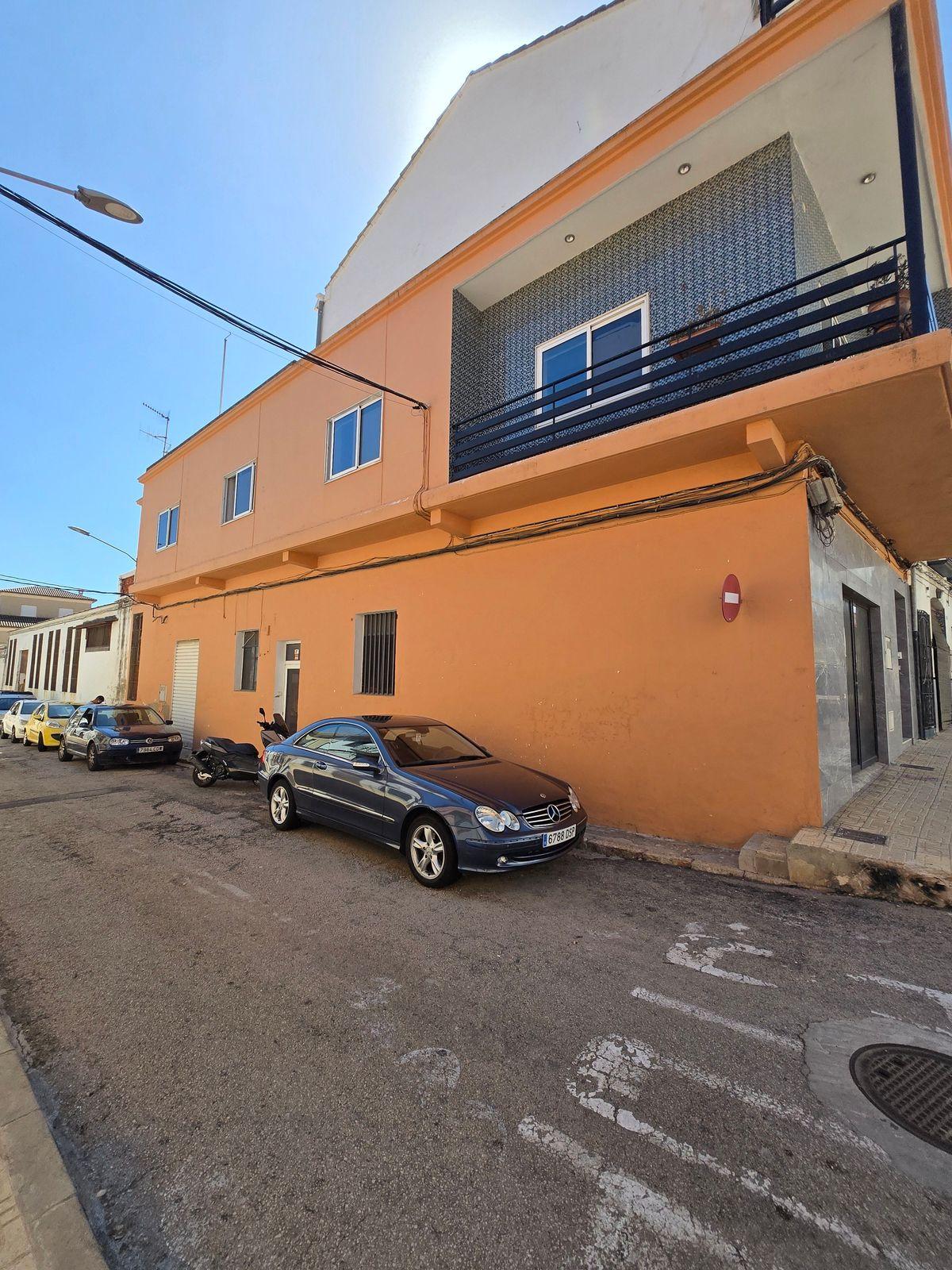 Edificio Comercial en Venta en Carrer Constitució - 3
