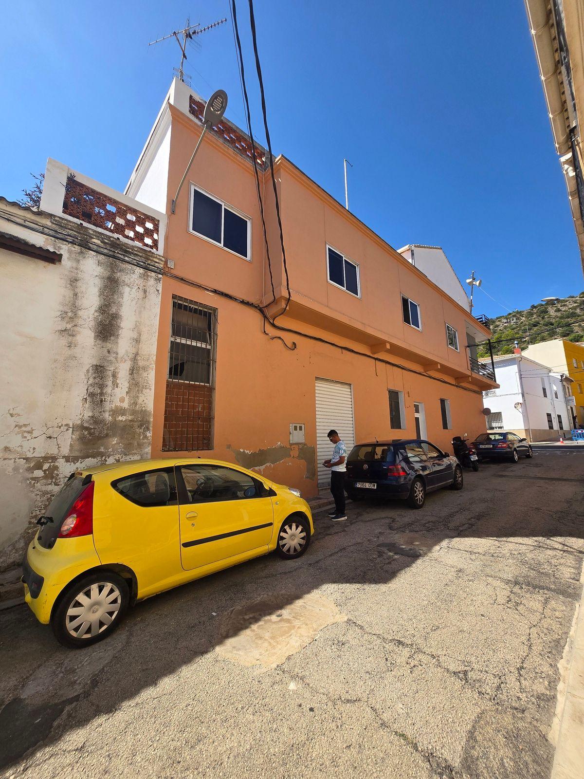 Edificio Comercial en Venta en Carrer Constitució - 2