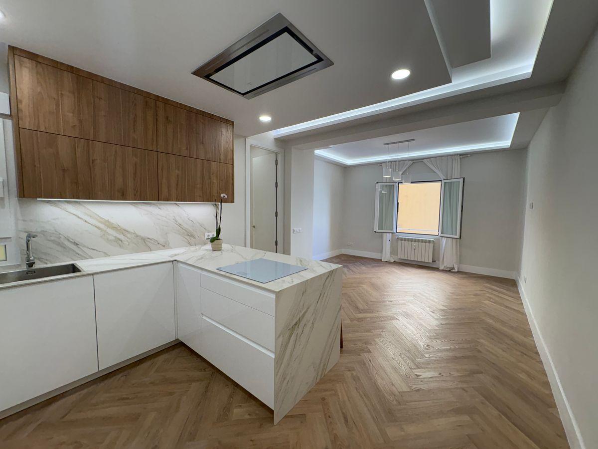 Piso en Venta en Calle de Fernán González - 3