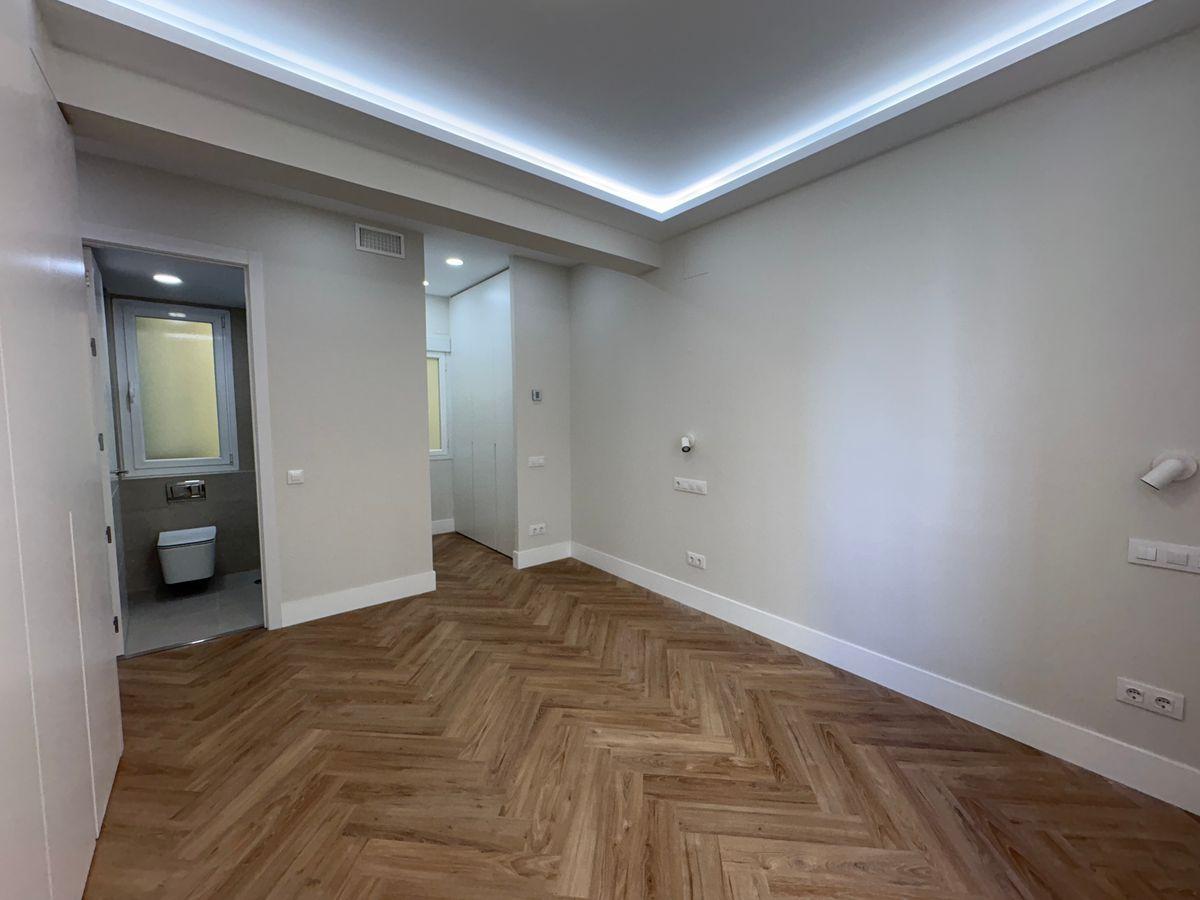 Piso en Venta en Calle de Fernán González - 11
