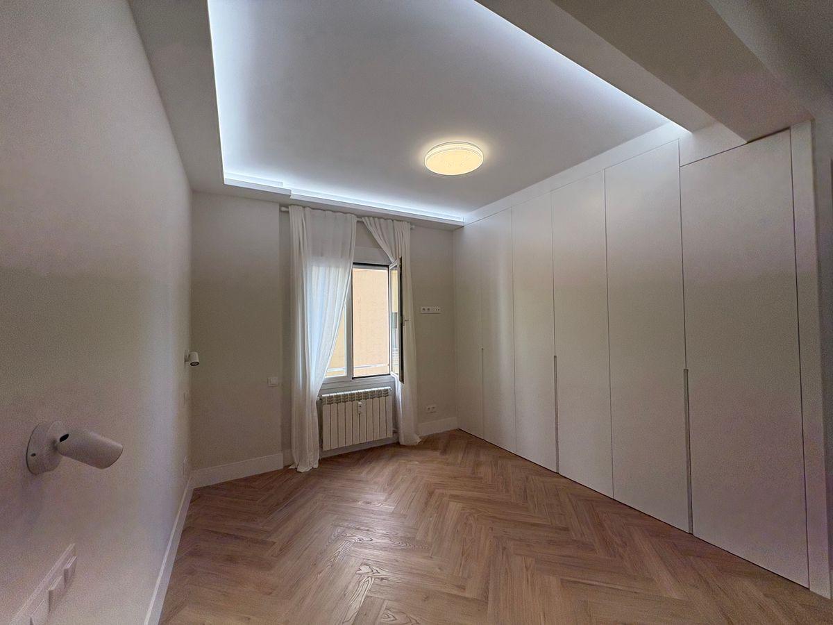 Piso en Venta en Calle de Fernán González - 10