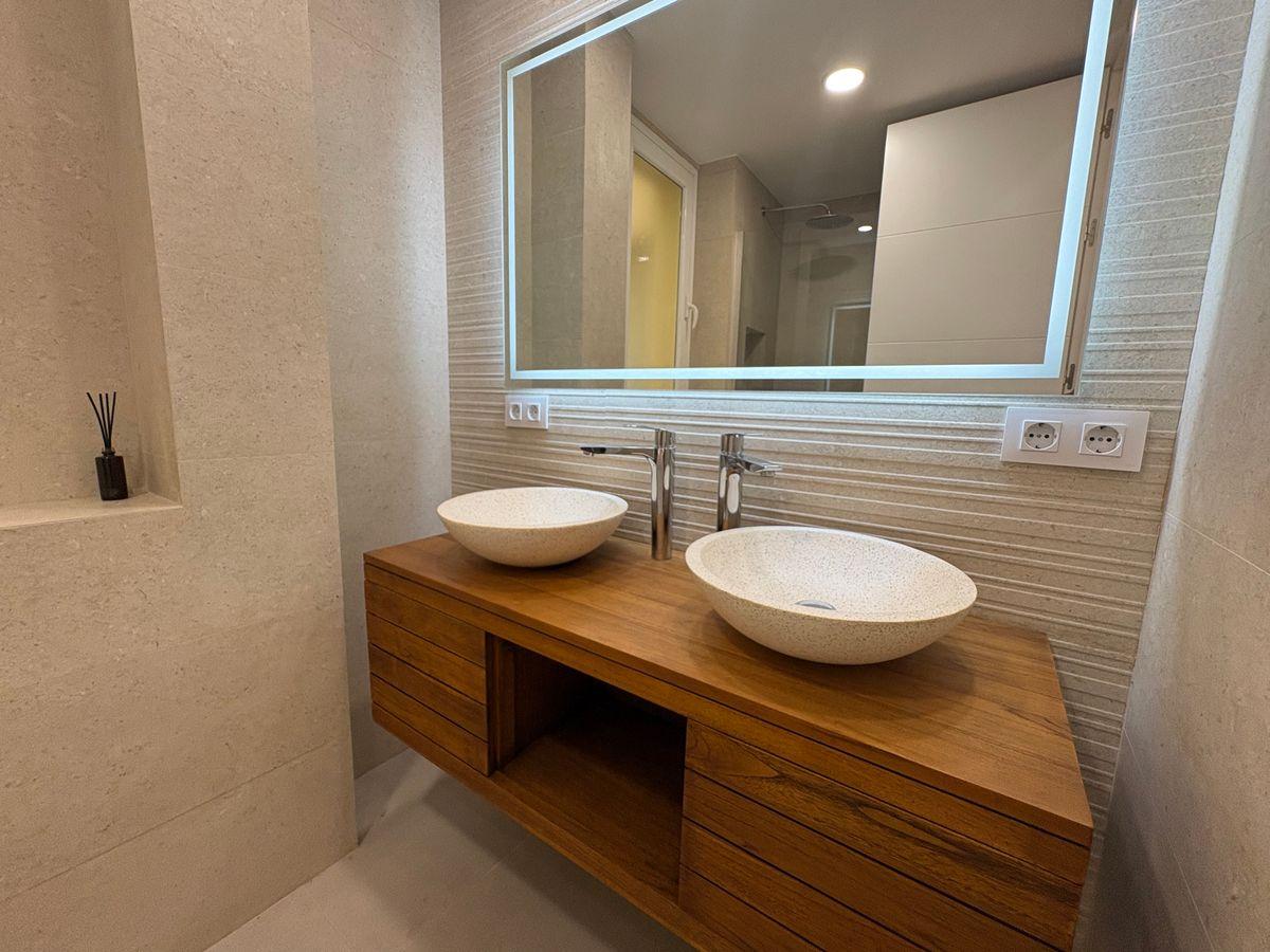 Piso en Venta en Calle de Fernán González - 13
