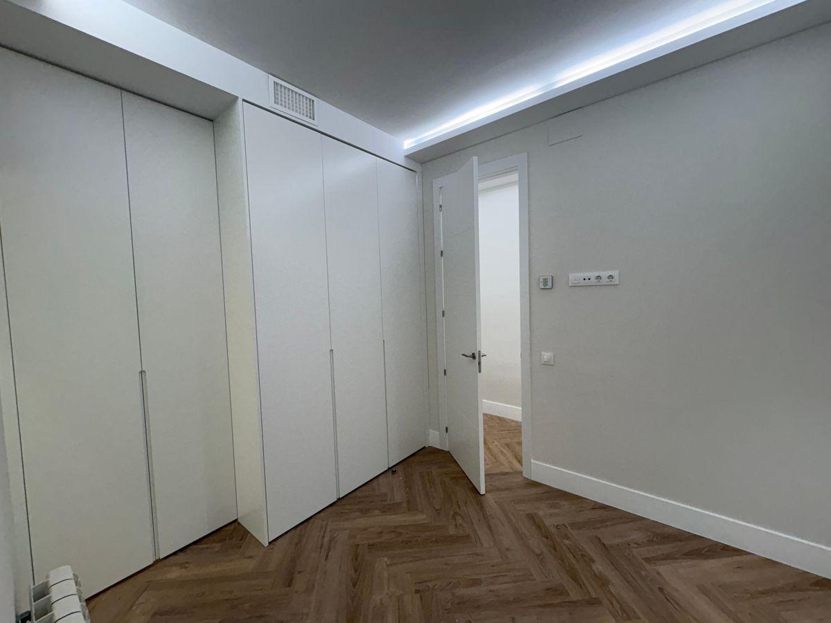 Piso en Venta en Calle de Fernán González - 8