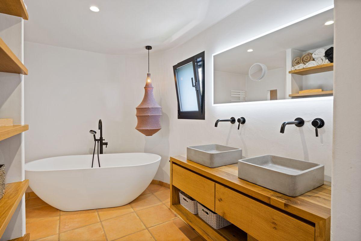 Casa en Venta en Calle Bermudas - 31