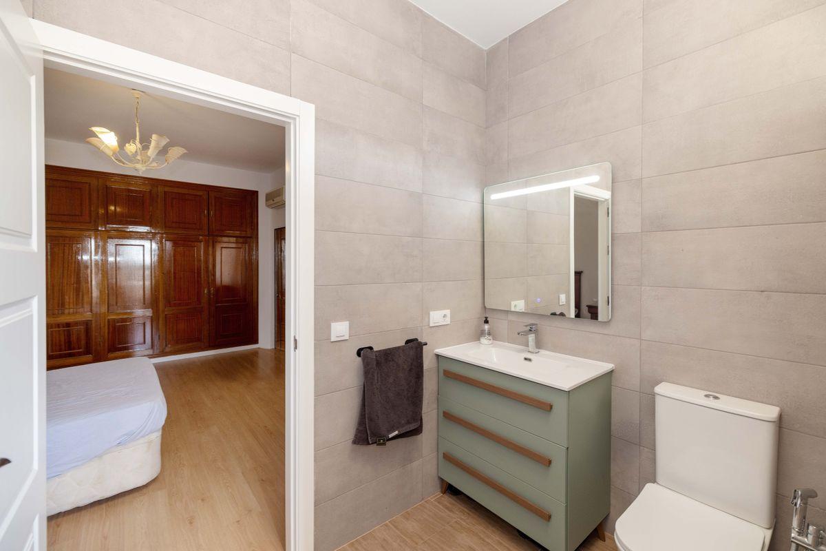 Casa en Venta en Calle Carlos Cano - 24