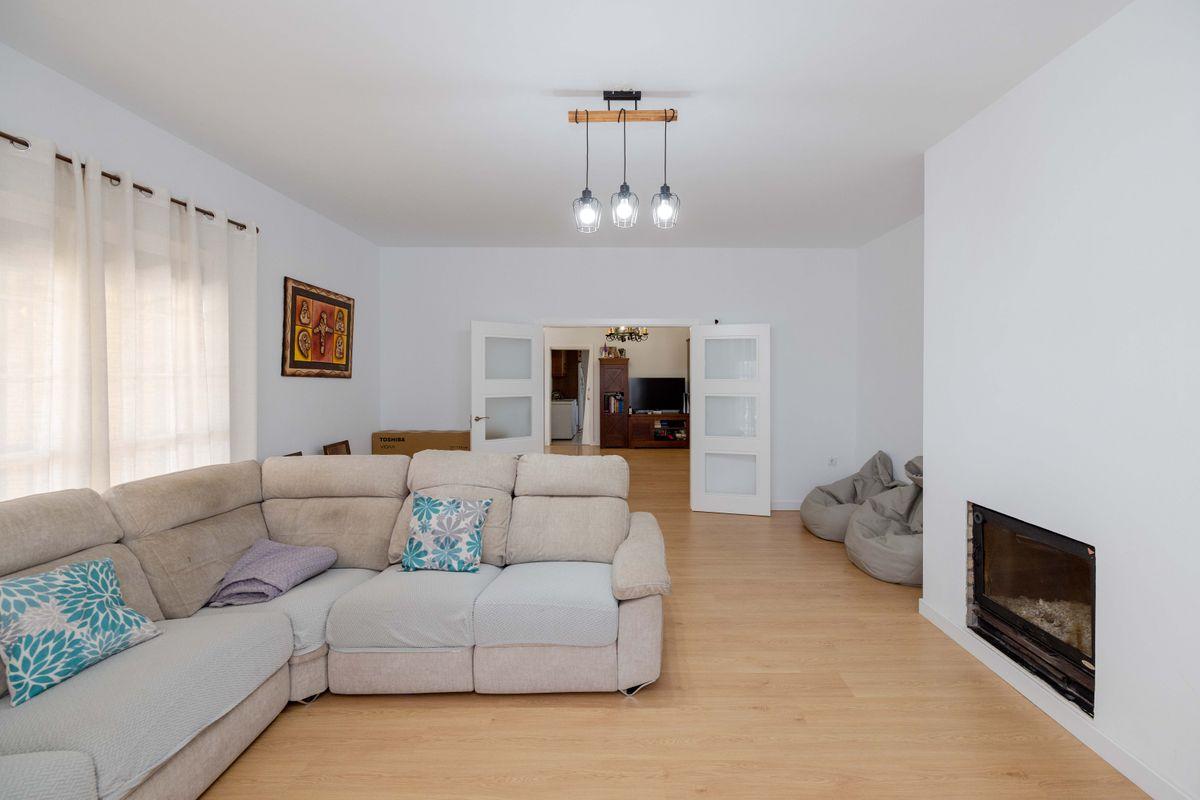 Casa en Venta en Calle Carlos Cano - 8